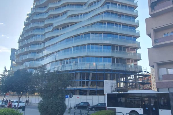 Shtepi ne shitje Apartament ne Tirane, 2+1, Mobilimi Bosh, pa mobiluar, Pagesa 878,000  Euro.