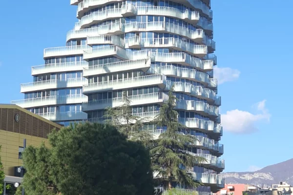 Shtepi ne shitje Apartament ne Tirane, 2+1, Mobilimi Bosh, pa mobiluar, Pagesa 878,000  Euro.