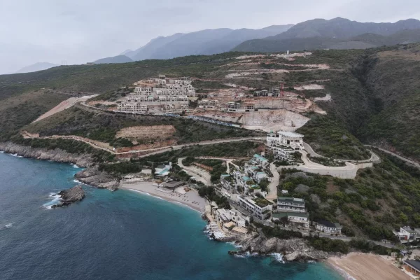 Shtepi ne shitje Vila Luksoze ne Himare, 5+1, Mobilimi Bosh, pa mobiluar, Pagesa 2,200,000  Euro.