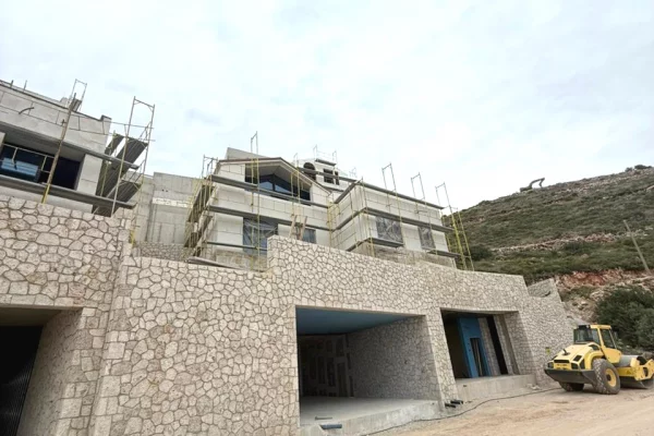 Shtepi ne shitje 5+1 ne Himare - 2,200,000 Euro