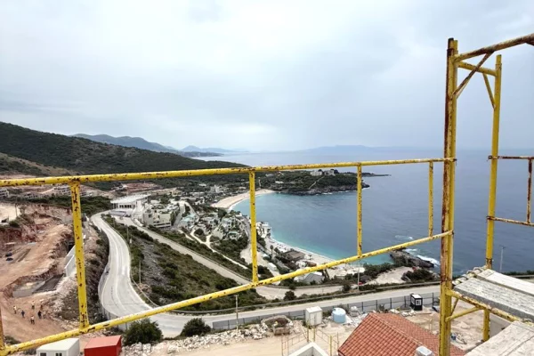 Shtepi ne shitje Vila Luksoze ne Himare, 5+1, Mobilimi Bosh, pa mobiluar, Pagesa 2,200,000  Euro.