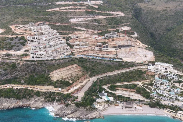 Shtepi ne shitje Vila Luksoze ne Himare, 5+1, Mobilimi Bosh, pa mobiluar, Pagesa 2,200,000  Euro.