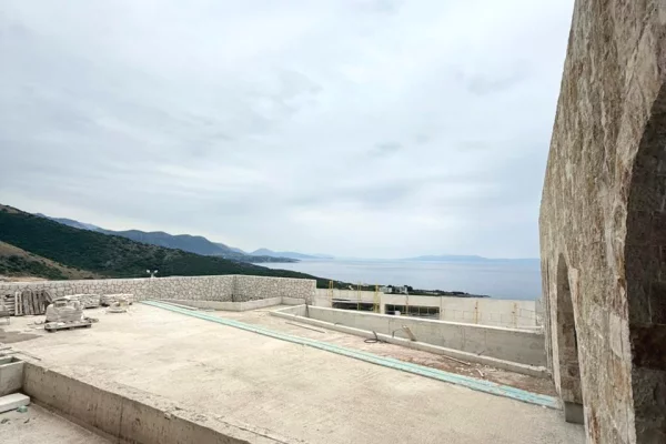 Shtepi ne shitje Apartament ne Himare, 2+1, Mobilimi Bosh, pa mobiluar, Pagesa 665,000  Euro.