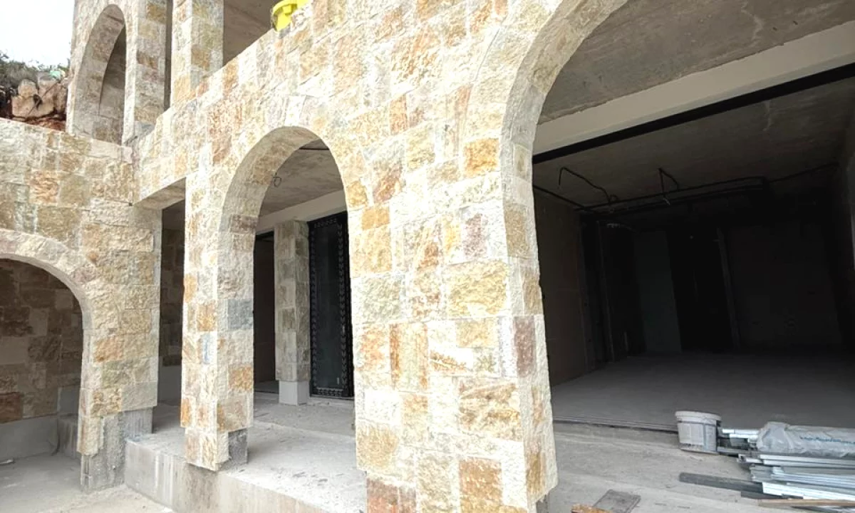 Shtepi ne shitje Apartament ne Himare, 2+1, Mobilimi Bosh, pa mobiluar, Pagesa 665,000  Euro.
