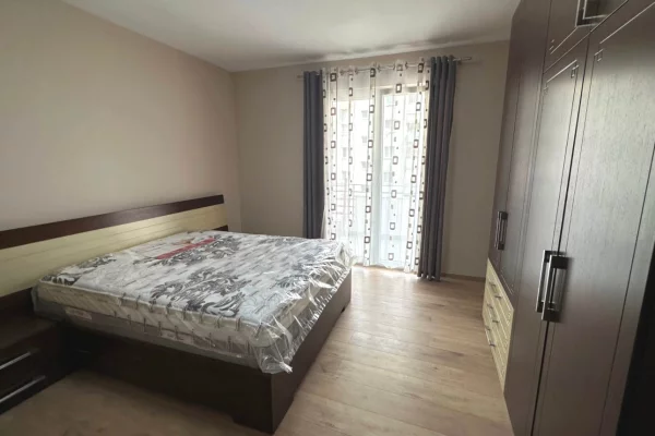 Shtepi me qera Apartament ne Tirane, 2+1, Mobilimi E mobiluar, Pagesa 55,000  Leke.