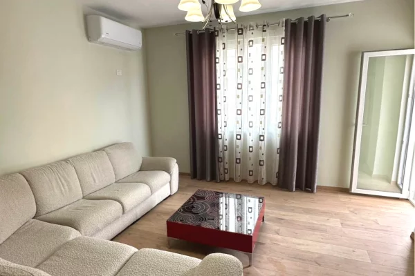 Shtepi me qera Apartament ne Tirane, 2+1, Mobilimi E mobiluar, Pagesa 55,000  Leke.