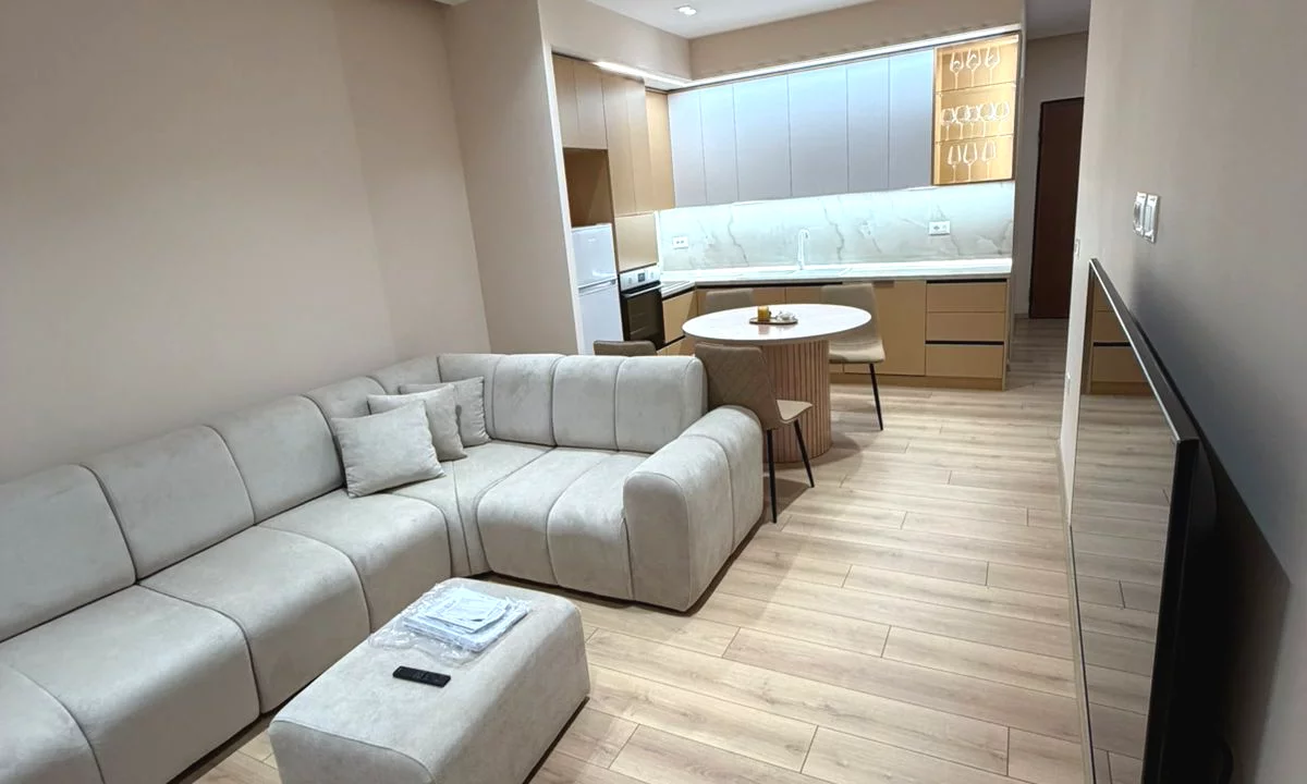Shtepi me qera Apartament ne Tirane, 2+1, Mobilimi E mobiluar, Pagesa 90,000  Leke.