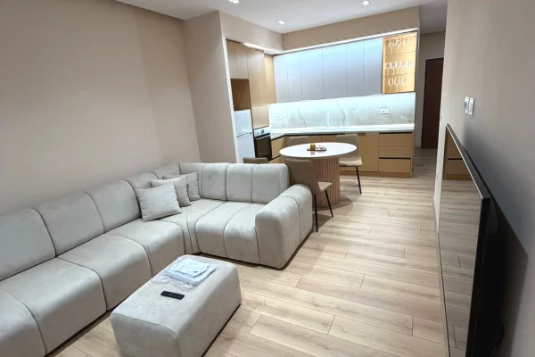 Shtepi me qera 2+1 ne Tirane - 90,000 Leke