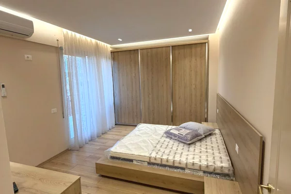 Shtepi me qera Apartament ne Tirane, 2+1, Mobilimi E mobiluar, Pagesa 90,000  Leke.