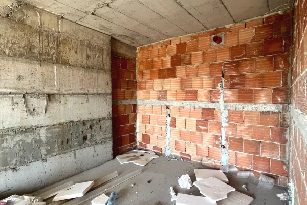 Shtepi ne shitje Apartament ne Tirane, 1+1, Mobilimi Bosh, pa mobiluar, Pagesa 100,000  Euro.