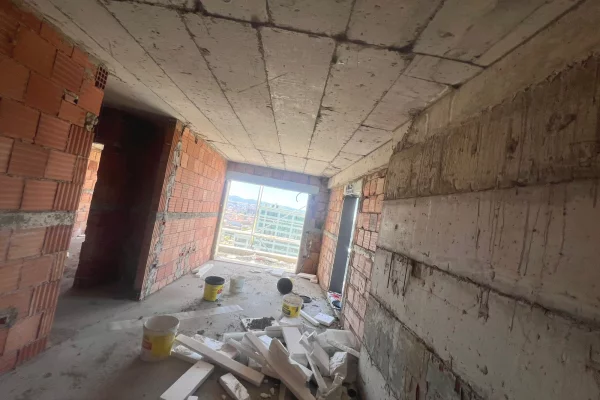 Shtepi ne shitje Apartament ne Tirane, 1+1, Mobilimi Bosh, pa mobiluar, Pagesa 100,000  Euro.