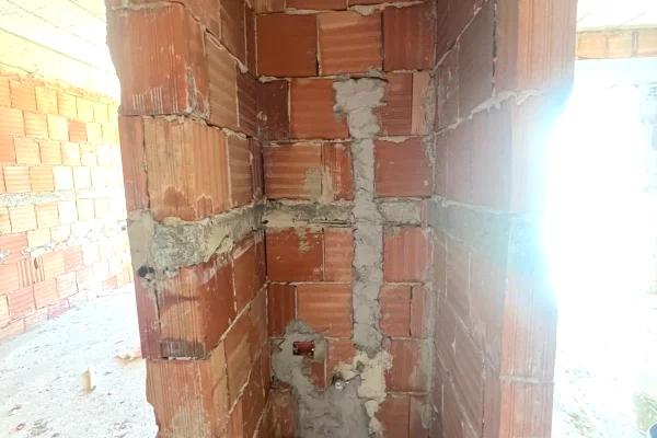 Shtepi ne shitje Apartament ne Tirane, 1+1, Mobilimi Bosh, pa mobiluar, Pagesa 100,000  Euro.