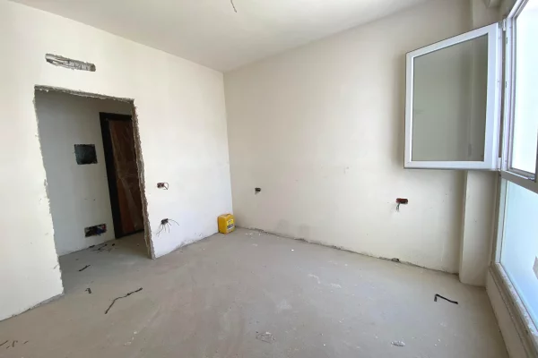 Shtepi ne shitje Apartament ne Tirane, 1+1, Mobilimi Bosh, pa mobiluar, Pagesa 96,500  Euro.