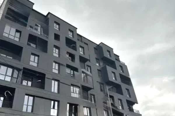 Shtepi ne shitje Apartament ne Tirane, 2+1, Mobilimi Bosh, pa mobiluar, Pagesa 132,700  Euro.