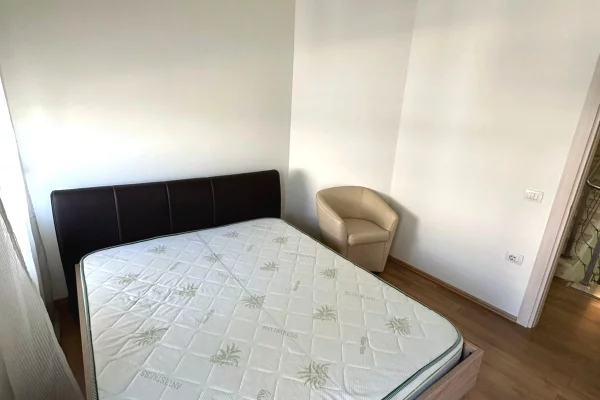 Shtepi me qera Vila Luksoze ne Tirane, 4+1, Mobilimi E mobiluar, Pagesa 250,000  Leke.