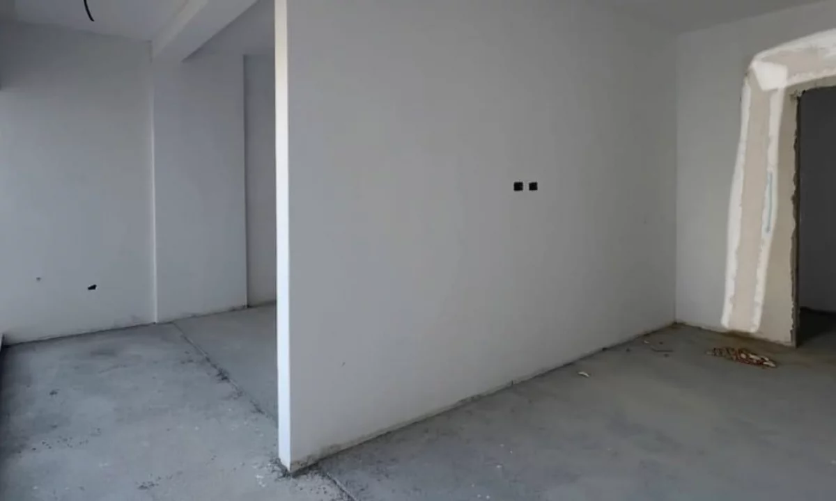 Shtepi ne shitje Apartament ne Tirane, 2+1, Mobilimi Bosh, pa mobiluar, Pagesa 340,000  Euro.