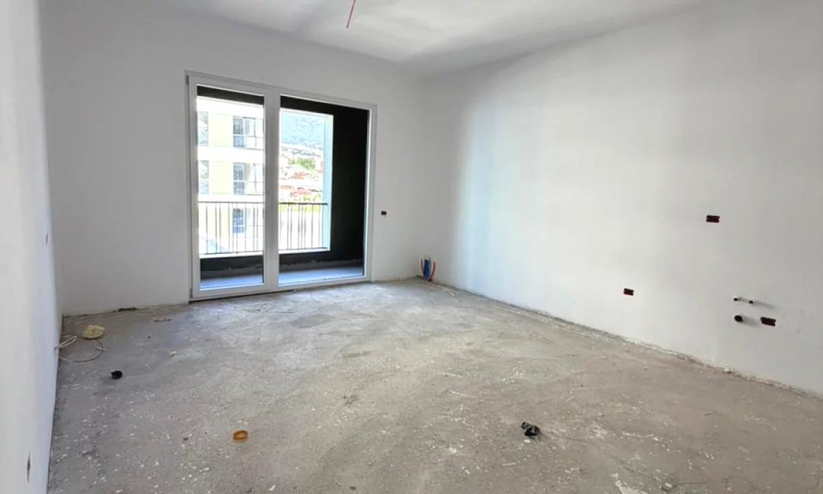 Shtepi ne shitje Apartament ne Tirane, 3+1, Mobilimi Bosh, pa mobiluar, Pagesa 223,500  Euro.
