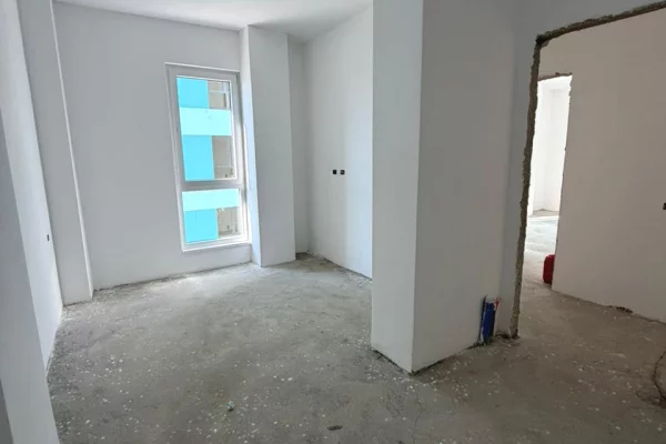 Shtepi ne shitje Apartament ne Tirane, 3+1, Mobilimi Bosh, pa mobiluar, Pagesa 223,500  Euro.
