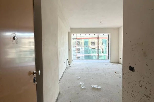 Shtepi ne shitje Apartament ne Tirane, 1+1, Mobilimi Bosh, pa mobiluar, Pagesa 173,100  Euro.