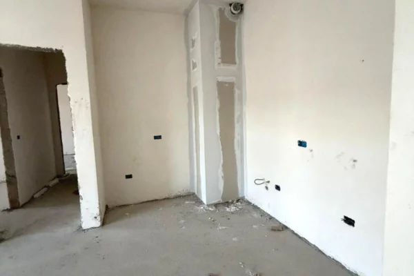 Shtepi ne shitje Apartament ne Tirane, 1+1, Mobilimi Bosh, pa mobiluar, Pagesa 173,100  Euro.