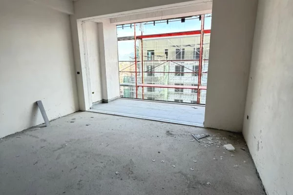 Shtepi ne shitje Apartament ne Tirane, 1+1, Mobilimi Bosh, pa mobiluar, Pagesa 173,100  Euro.