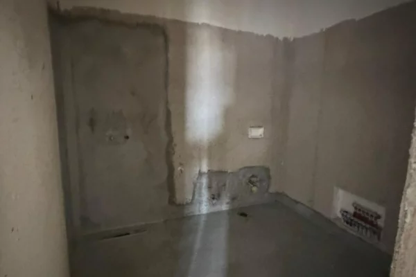 Shtepi ne shitje Apartament ne Tirane, 1+1, Mobilimi Bosh, pa mobiluar, Pagesa 173,100  Euro.