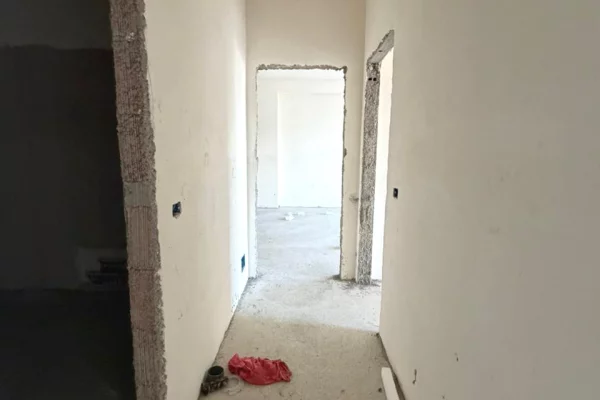 Shtepi ne shitje Apartament ne Tirane, 2+1, Mobilimi Bosh, pa mobiluar, Pagesa 230,580  Euro.