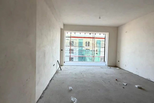 Shtepi ne shitje Apartament ne Tirane, 2+1, Mobilimi Bosh, pa mobiluar, Pagesa 230,580  Euro.