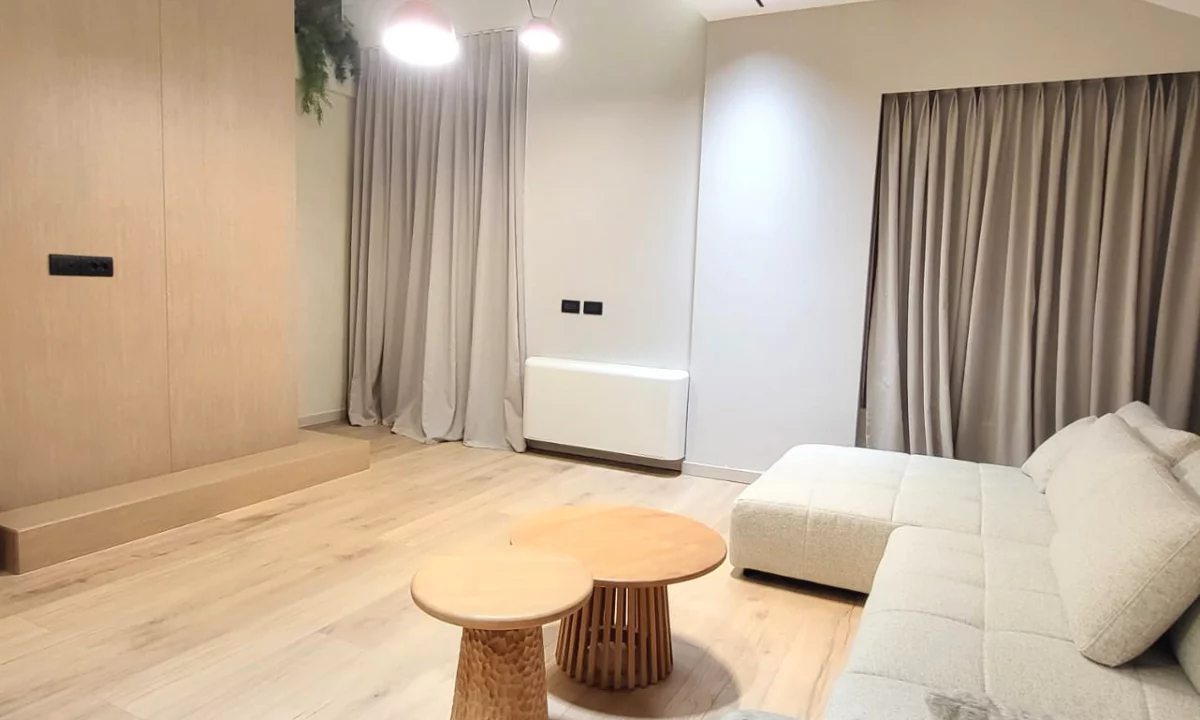 Shtepi me qera Duplex(shtepi me 2 kate) ne Tirane, 3+1, Mobilimi E mobiluar, Pagesa 1,800  Euro.