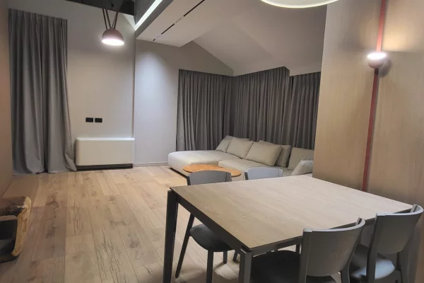 Shtepi me qera Duplex(shtepi me 2 kate) ne Tirane, 3+1, Mobilimi E mobiluar, Pagesa 1,800  Euro.