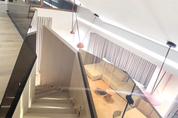 Shtepi me qera Duplex(shtepi me 2 kate) ne Tirane, 3+1, Mobilimi E mobiluar, Pagesa 1,800  Euro.