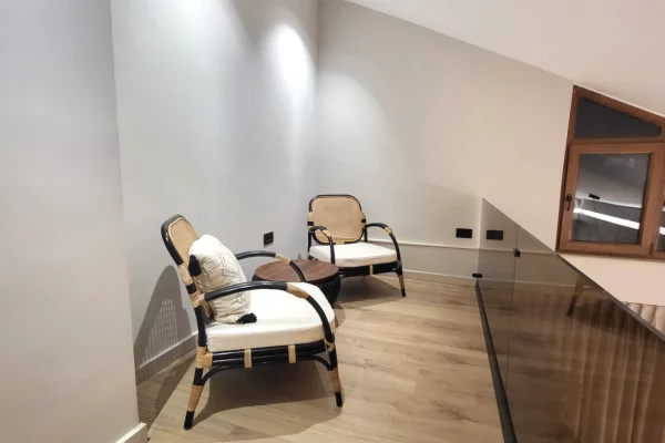Shtepi me qera Duplex(shtepi me 2 kate) ne Tirane, 3+1, Mobilimi E mobiluar, Pagesa 1,800  Euro.