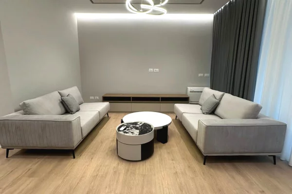 Shtepi me qera Vila Luksoze ne Tirane, 4+1, Mobilimi E mobiluar, Pagesa 4,500  Euro.