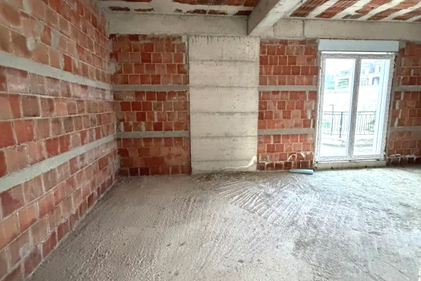 Shtepi ne shitje Vila Luksoze ne Tirane, 5+1, Mobilimi Bosh, pa mobiluar, Pagesa 1,650,000  Euro.
