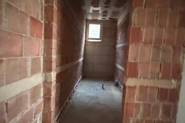 Shtepi ne shitje Vila Luksoze ne Tirane, 5+1, Mobilimi Bosh, pa mobiluar, Pagesa 1,650,000  Euro.