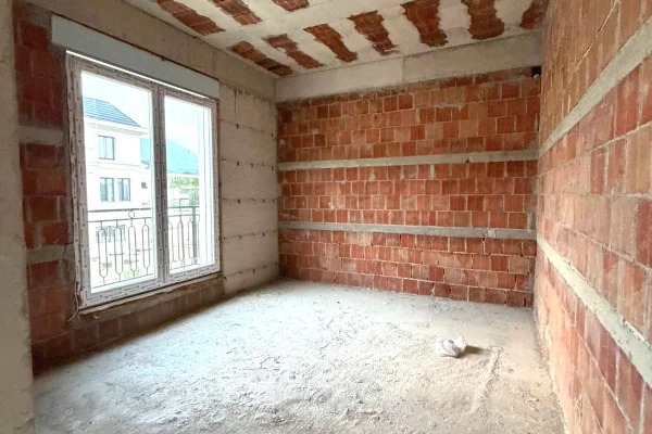Shtepi ne shitje Vila Luksoze ne Tirane, 5+1, Mobilimi Bosh, pa mobiluar, Pagesa 1,650,000  Euro.