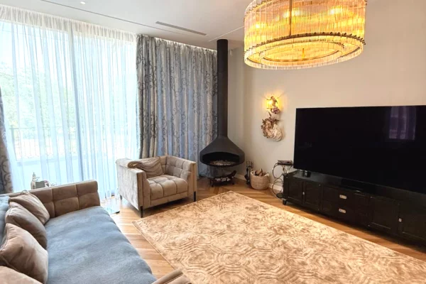 Shtepi ne shitje Vila Luksoze ne Tirane, 4+1, Mobilimi E mobiluar, Pagesa 1,900,000  Euro.