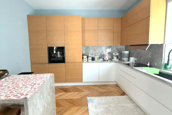 Shtepi ne shitje Vila Luksoze ne Tirane, 4+1, Mobilimi E mobiluar, Pagesa 1,900,000  Euro.