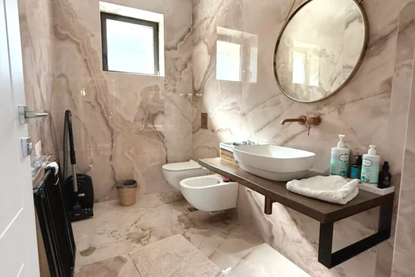 Shtepi ne shitje Vila Luksoze ne Tirane, 4+1, Mobilimi E mobiluar, Pagesa 1,900,000  Euro.