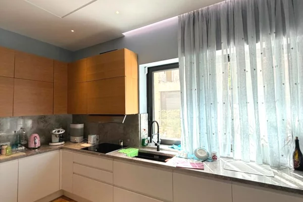 Shtepi ne shitje Vila Luksoze ne Tirane, 4+1, Mobilimi E mobiluar, Pagesa 1,900,000  Euro.