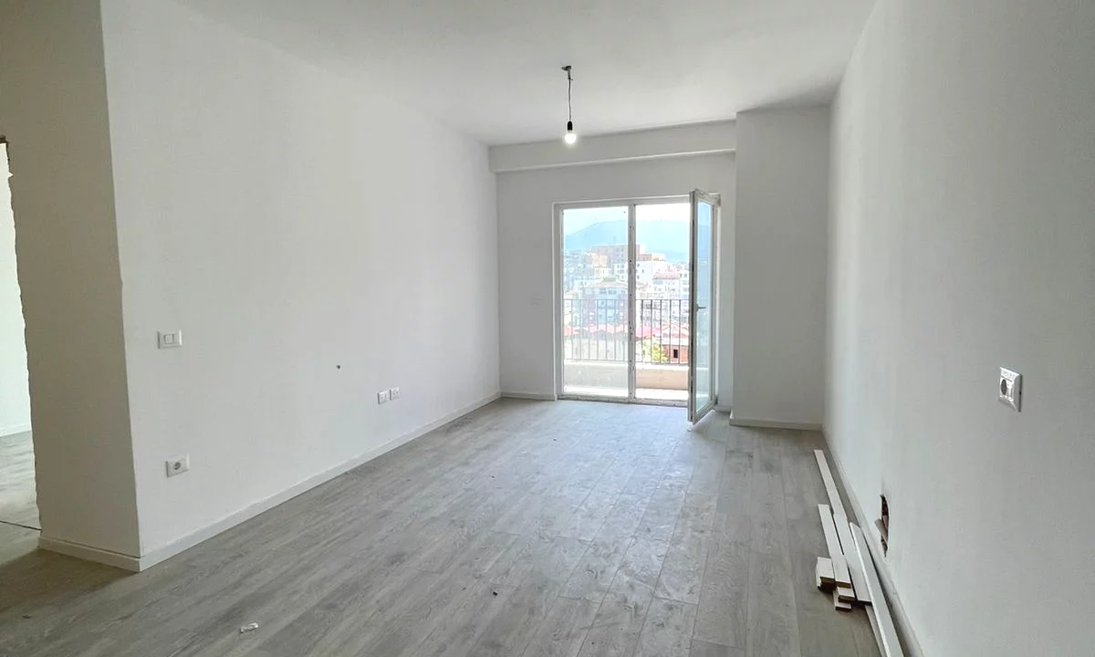 Shtepi ne shitje Apartament ne Tirane, 2+1, Mobilimi Bosh, pa mobiluar, Pagesa 178,000  Euro.