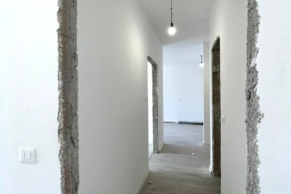 Shtepi ne shitje Apartament ne Tirane, 2+1, Mobilimi Bosh, pa mobiluar, Pagesa 178,000  Euro.