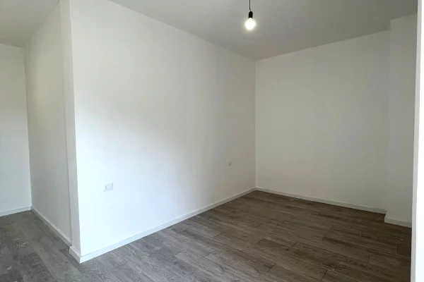 Shtepi ne shitje Apartament ne Tirane, 2+1, Mobilimi Bosh, pa mobiluar, Pagesa 178,000  Euro.