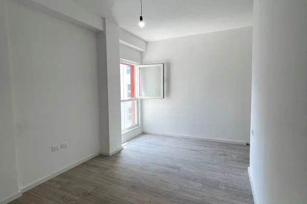 Shtepi ne shitje Apartament ne Tirane, 2+1, Mobilimi Bosh, pa mobiluar, Pagesa 178,000  Euro.