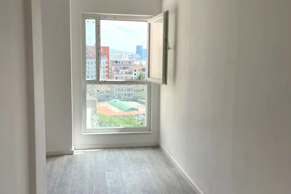 Shtepi ne shitje Apartament ne Tirane, 2+1, Mobilimi Bosh, pa mobiluar, Pagesa 178,000  Euro.