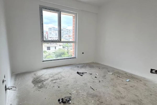 Shtepi ne shitje Apartament ne Tirane, 2+1, Mobilimi Bosh, pa mobiluar, Pagesa 125,680  Euro.
