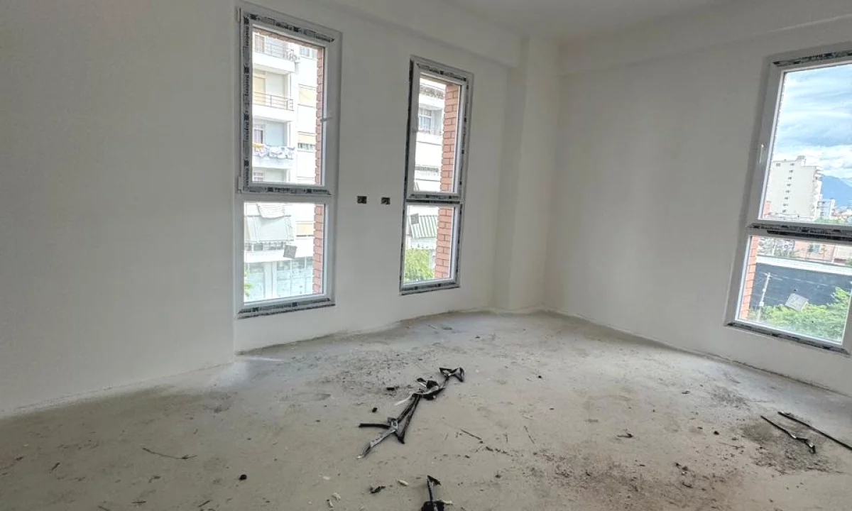 Shtepi ne shitje Apartament ne Tirane, 2+1, Mobilimi Bosh, pa mobiluar, Pagesa 125,680  Euro.