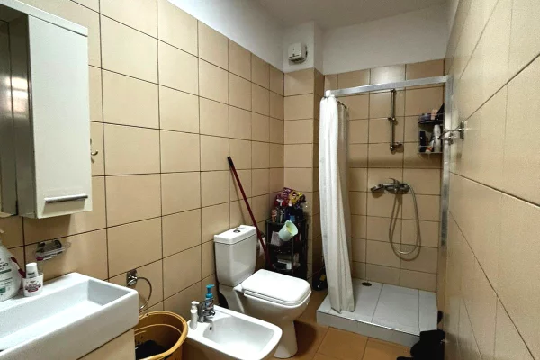Shtepi ne shitje Apartament ne Tirane, 1+1, Mobilimi E mobiluar, Pagesa 120,000  Euro.