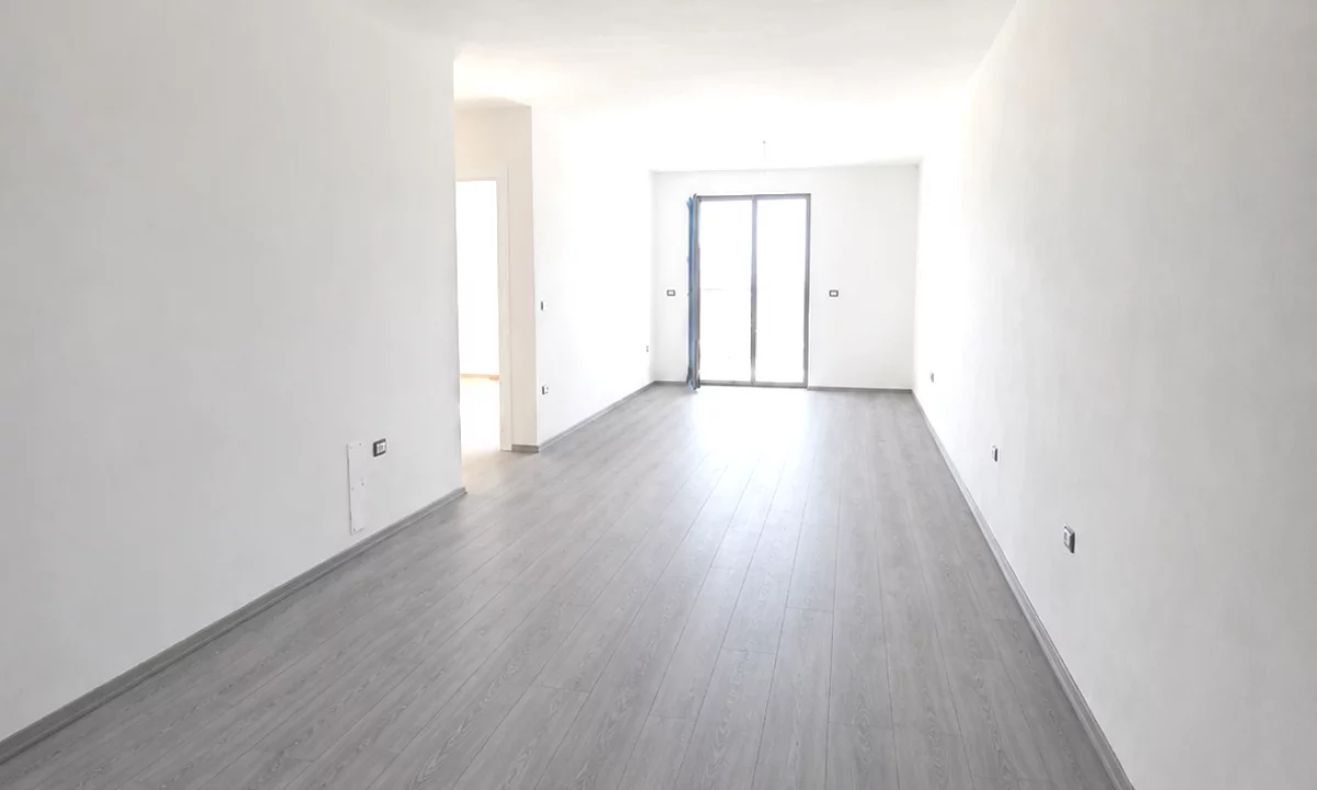 Shtepi ne shitje Apartament ne Tirane, 2+1, Mobilimi Bosh, pa mobiluar, Pagesa 192,700  Euro.