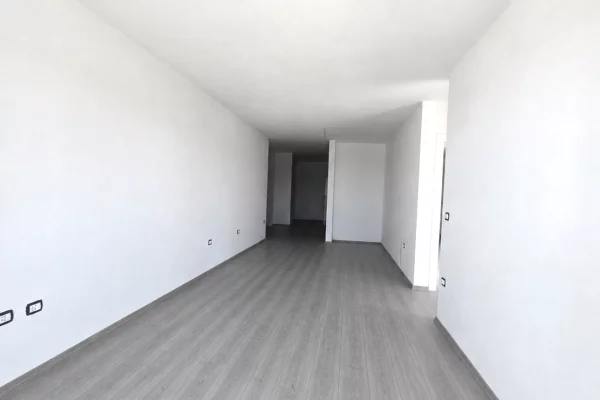 Shtepi ne shitje Apartament ne Tirane, 2+1, Mobilimi Bosh, pa mobiluar, Pagesa 192,700  Euro.